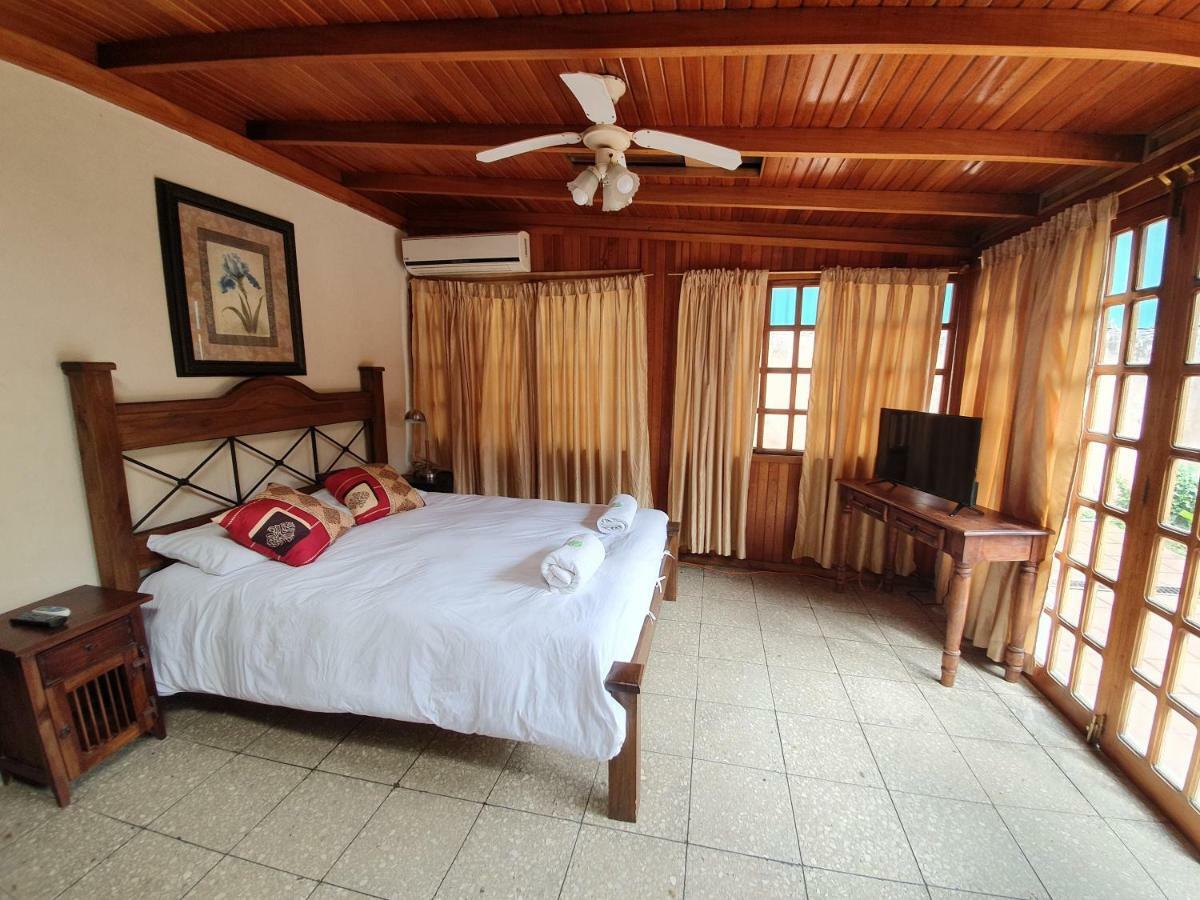 Turrialba Bed & Breakfast Exterior photo
